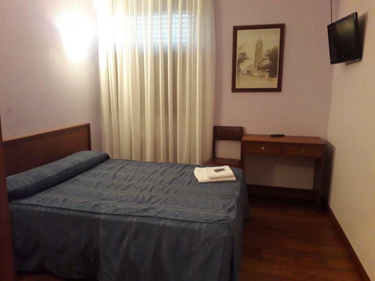 Hostal Ezequiel Los Arcos Exterior foto