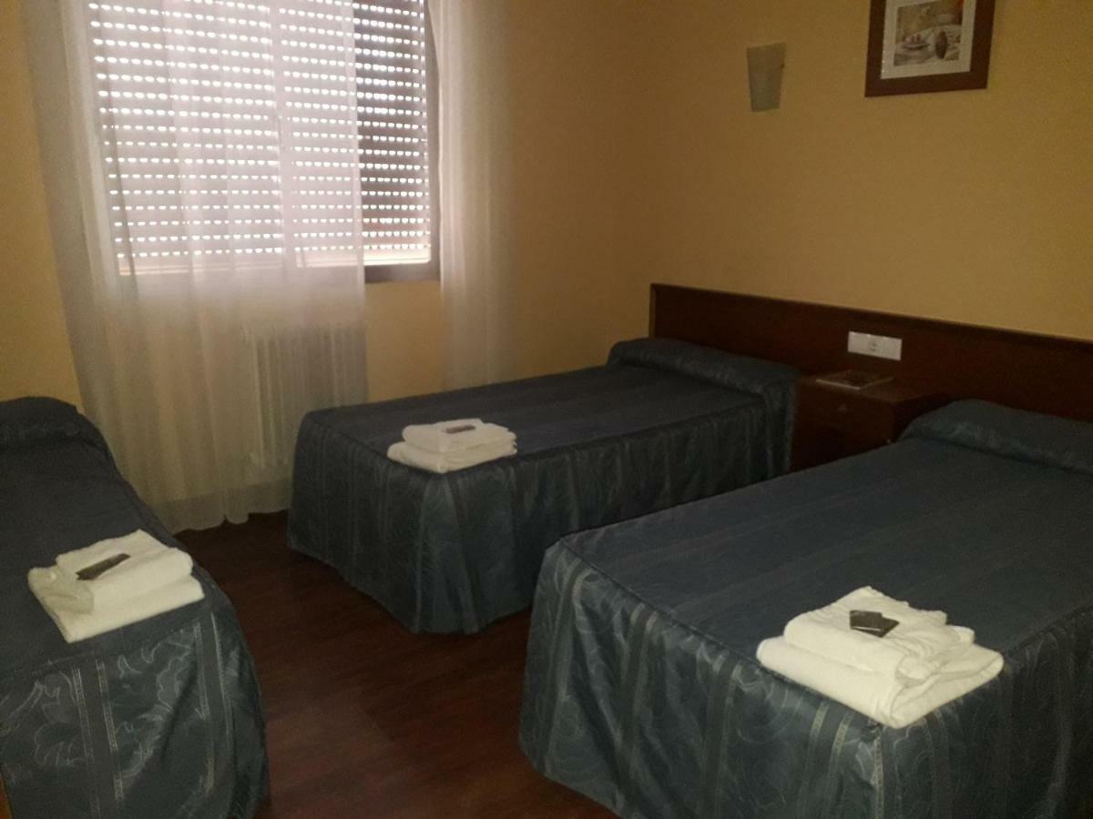 Hostal Ezequiel Los Arcos Exterior foto