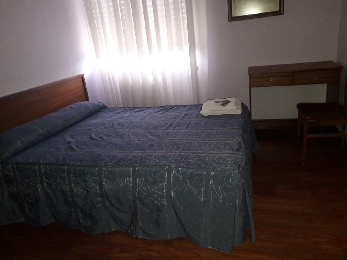 Hostal Ezequiel Los Arcos Exterior foto